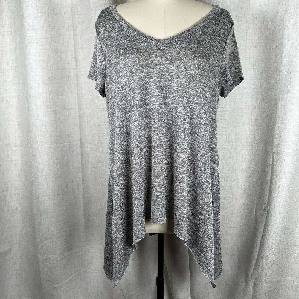 NEW! Torrid Women's V-Neck Hacci Sharkbite Hem Gray Tee Plus 0 Large 12 T-Shirt